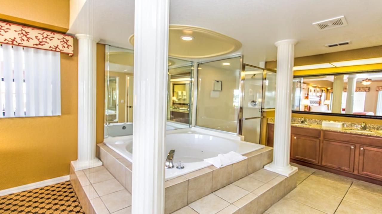 Stunning Condo Near Universal Studios Williamsburg Luaran gambar